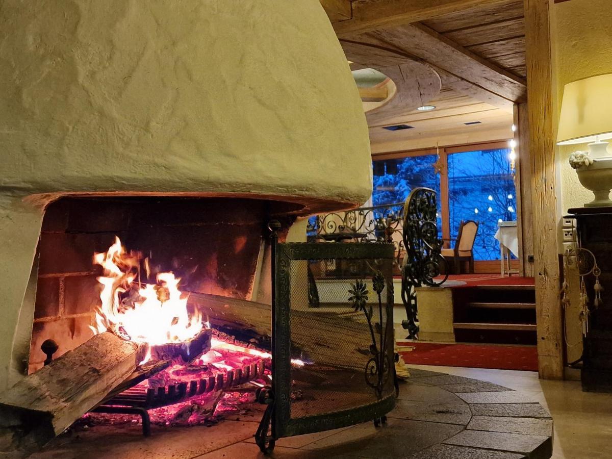 Das Kronen Hotel ゼーフェルト・イン・チロル エクステリア 写真